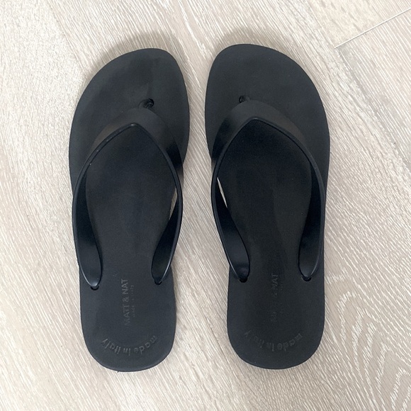 Matt and Nat Alberta Vegan Black Flip Flops - Picture 5 of 10